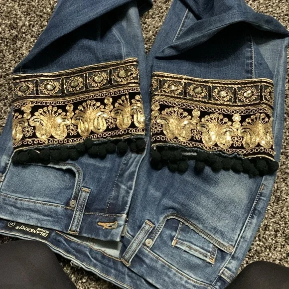 BlankNYC Embellished Hem Jean 27 - Picture 7 of 11